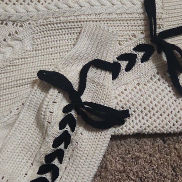 Willow & Clay Loose Knit Sweater, Medium - Picture 5 of 13